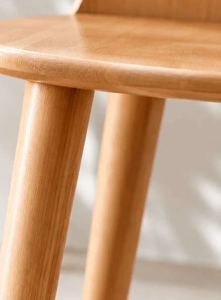 Close-up of the rounded seat edge of a HAVICO oak chair